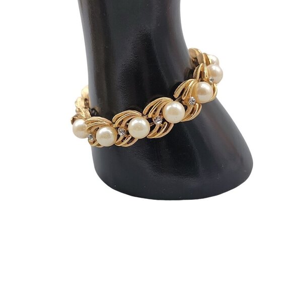 Crown Trifari Faux Pearl Swirl Bracelet 6.5" Gold Tone Setting Rhinestone Accent - Picture 2 of 14